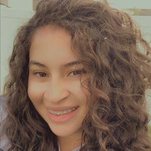 Meet your Posher, Alejandra